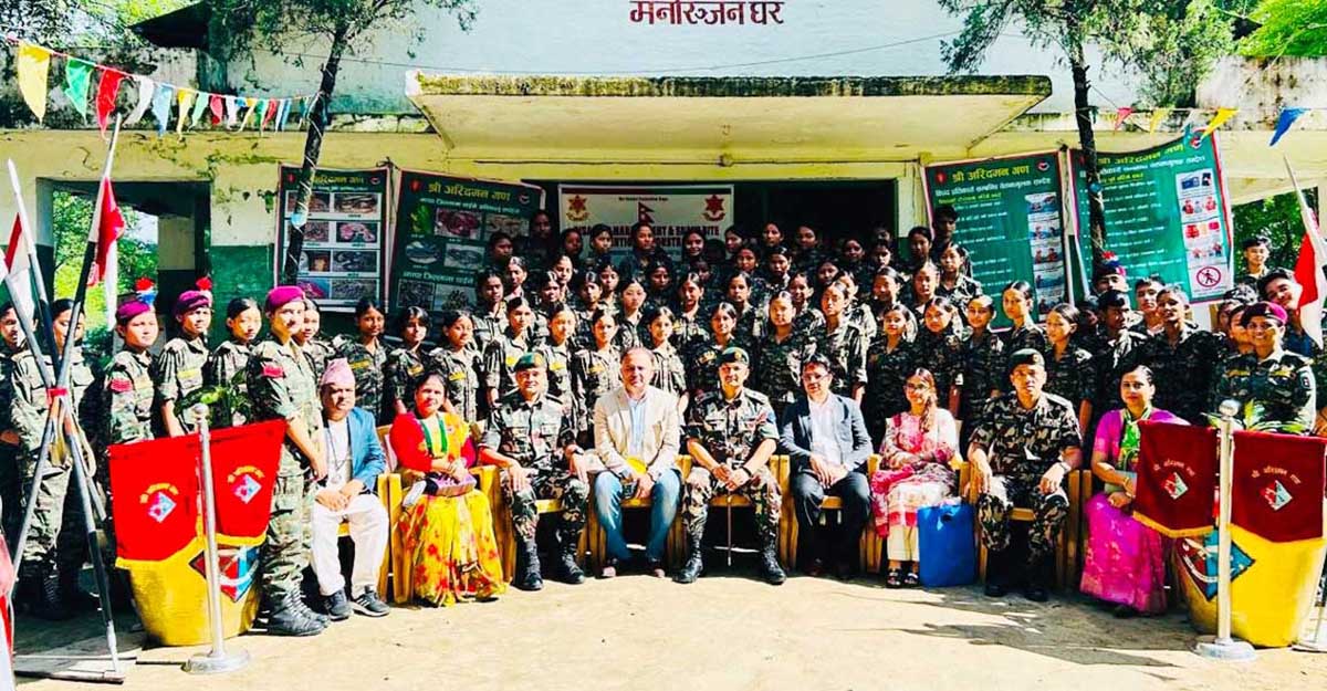 ब्यारेकमा दिइयो विद्यार्थीलाई विपद् व्यवस्थापन तथा सर्पदंश रोकथाम तालिम