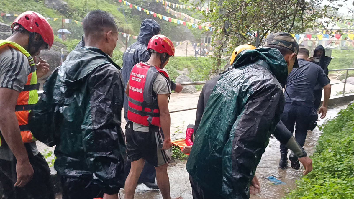 बागमतीमा डुबेका १२ वर्षीय बालकको उद्धार, उपचारका लागि अस्पताल पठाइयो