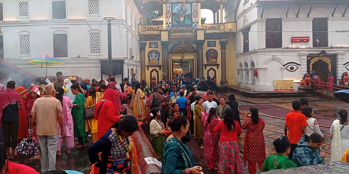 साउनको सोमबार पशुपतिमा चारै ढोका खुला, व्यवस्थित लामसँगै सहज दर्शन