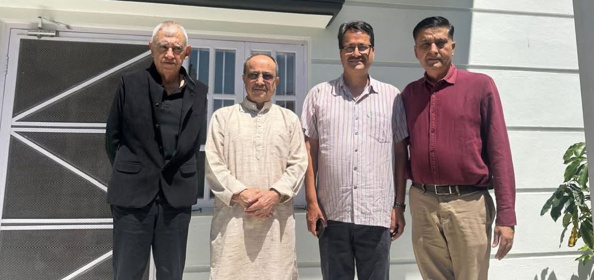शशांकले निवासमै पुगेर भेटे पूर्णबहादुर खड्का, कांग्रेस इतरको भेलामा आउन दिए निम्तो