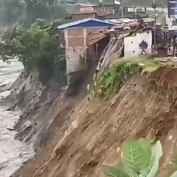 त्रिशूलीमा आएको बाढीले गल्छीका ४ घर भत्किँए