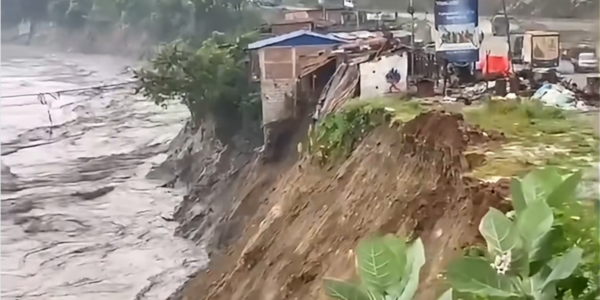 त्रिशूलीमा आएको बाढीले गल्छीका ४ घर भत्किँए