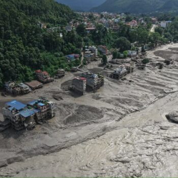 पहिचान हुन नसकेका शवलाई फेरि निकाल्न मिल्नेगरी गाडिँदै, खनियो १.५ मिटर गहिरो खाल्डो