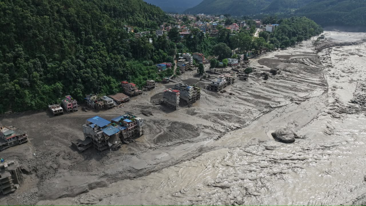 पहिचान हुन नसकेका शवलाई फेरि निकाल्न मिल्नेगरी गाडिँदै, खनियो १.५ मिटर गहिरो खाल्डो