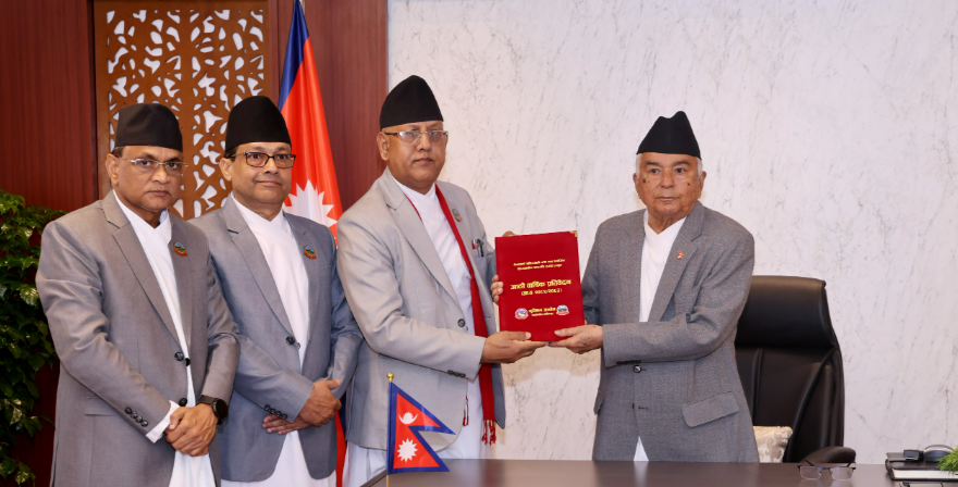 मुस्लिम आयोगका कार्यवाहक अध्यक्षले राष्ट्रपतिलाई बुझाए प्रतिवेदन