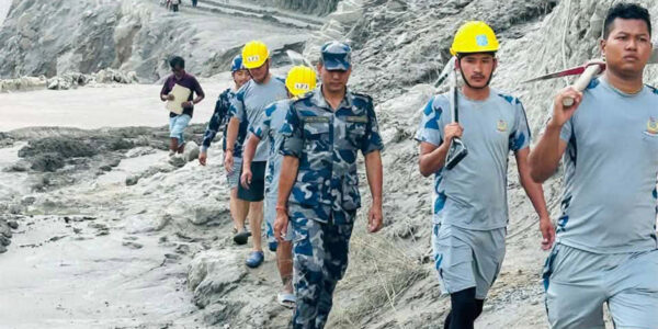 टिमुरेमा पुरिएको अवस्थामा ६ वर्षीया बालिका बाढीको ३ दिनपछि सकुशल उद्धार