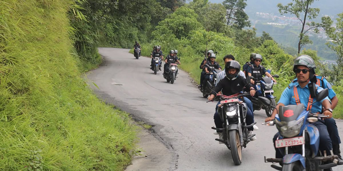 कास्की प्रहरीको गाउँगाउँमा मोटरसाइकल गस्ती