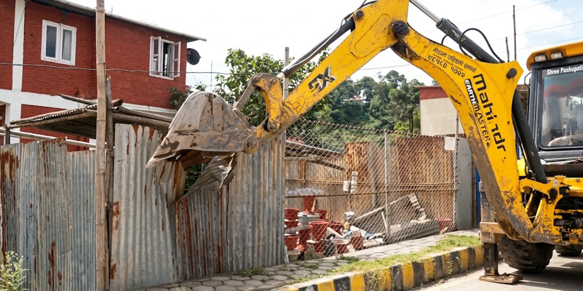 ललितपुरमा चल्यो डोजर
