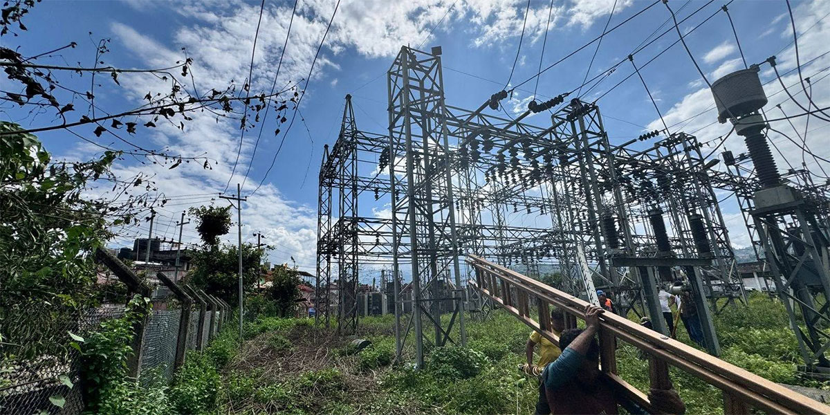 बाढीले क्षतिग्रस्त नुवाकोटको विद्युत् लाइन वैकल्पिक माध्यमबाट सञ्चालन गरिँदै