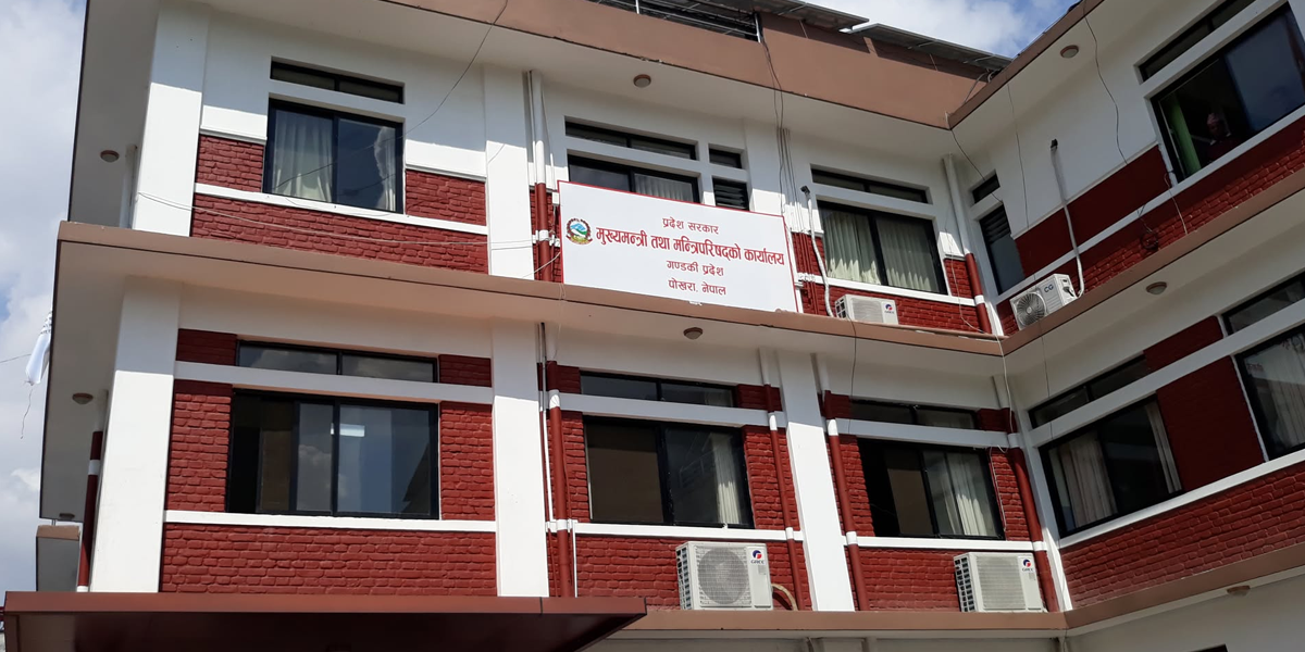 एमाले सरकारबाट बाहिरिए पनि गण्डकीमा पाण्डे सरकार सुरक्षि