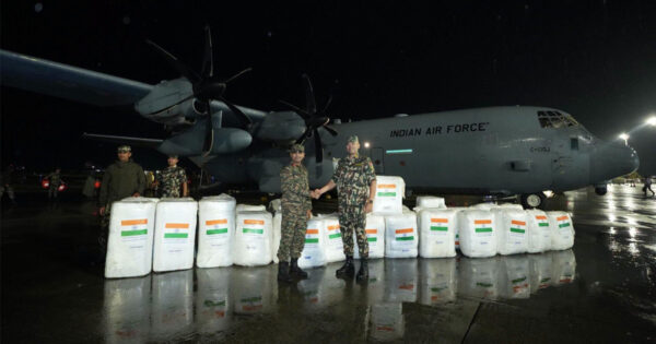११ टन राहत सामग्री बोकेको भारतीय विमान काठमाडौँ ओर्लिँयो
