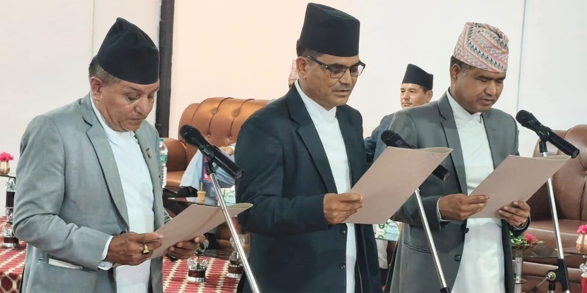 कर्णालीमा एमालेका तीन मन्त्रीले लिए शपथ