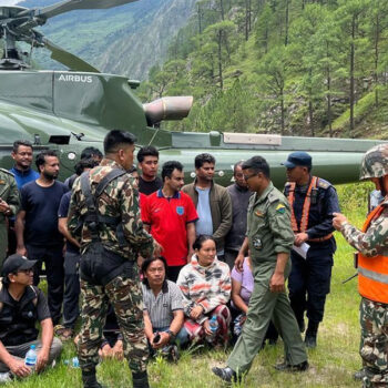 सेनाले गर्‍यो ६०२ जनाको हवाई उद्धार