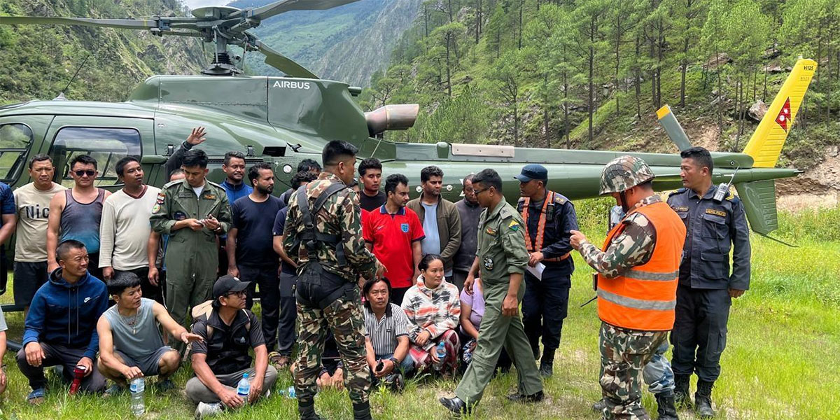 सेनाले गर्‍यो ६०२ जनाको हवाई उद्धार
