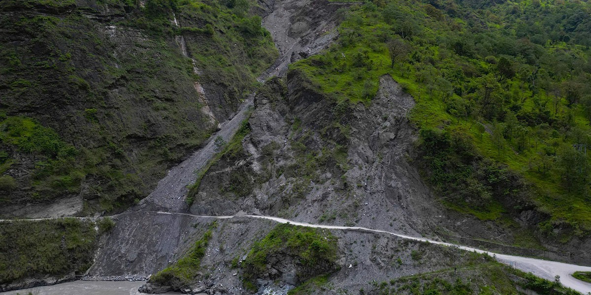 पहिरोको विकल्पमा मोटरेबल पुल निर्माण हुने