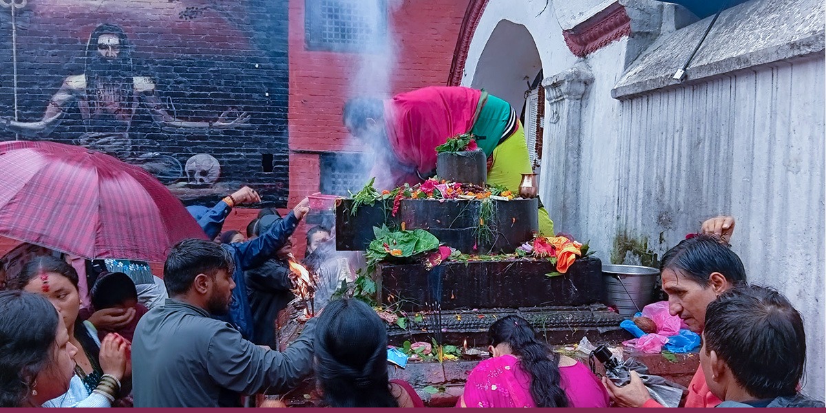 साउनको अन्तिम सोमबार शिवालयमा भक्तजनको घुइँचो (तस्बिरहरू)