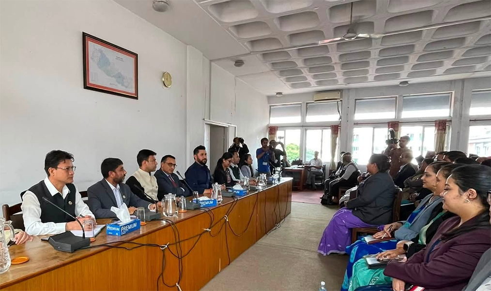 रास्वपाको संसदीय दलको बैठक जारी, सांसदको भूमिकामाथि समीक्षा हुँदै