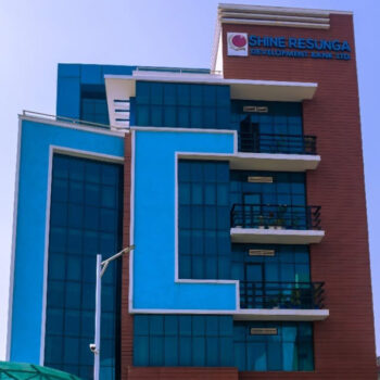 बाढी प्रभावितलाई शाइन रेसुङ्गा बैंकद्वारा ६५ लाख सहयोग