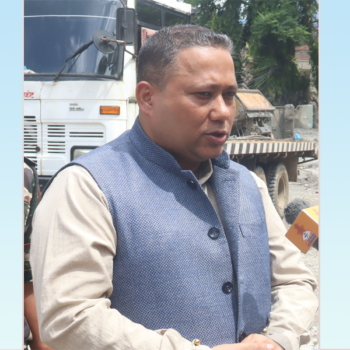 केरुङमा रोकिएका नागरिकलाई वैकल्पिक मार्गबाट नेपाल ल्याउँछौँ : परराष्ट्रमन्त्री