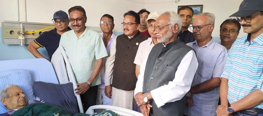 अस्पताल भर्ना भएका महन्थ ठाकुरको कस्तो छ अवस्था?