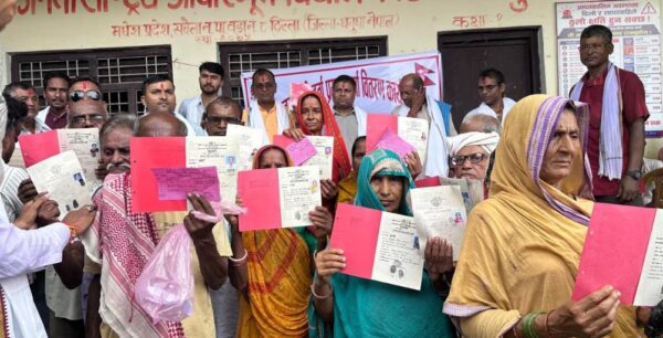 नापजाँच सकिएको ११ वर्षपछि धनुषाका ३६५ परिवारले पाए लालपुर्जा