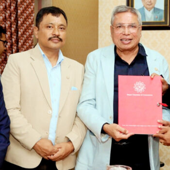 चेम्बरद्वारा उद्योगमन्त्रीलाई ‘व्यापारिक उधारो असुली’ सम्बन्धी विधेयकको प्रारम्भिक मस्यौदा हस्तान्तरण