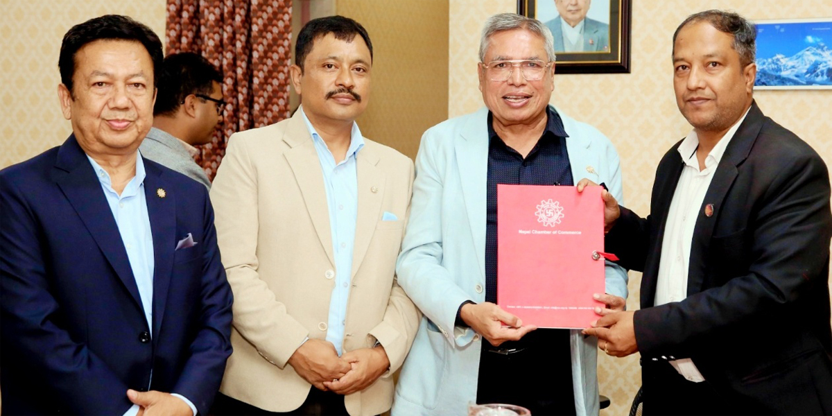 चेम्बरद्वारा उद्योगमन्त्रीलाई ‘व्यापारिक उधारो असुली’ सम्बन्धी विधेयकको प्रारम्भिक मस्यौदा हस्तान्तरण