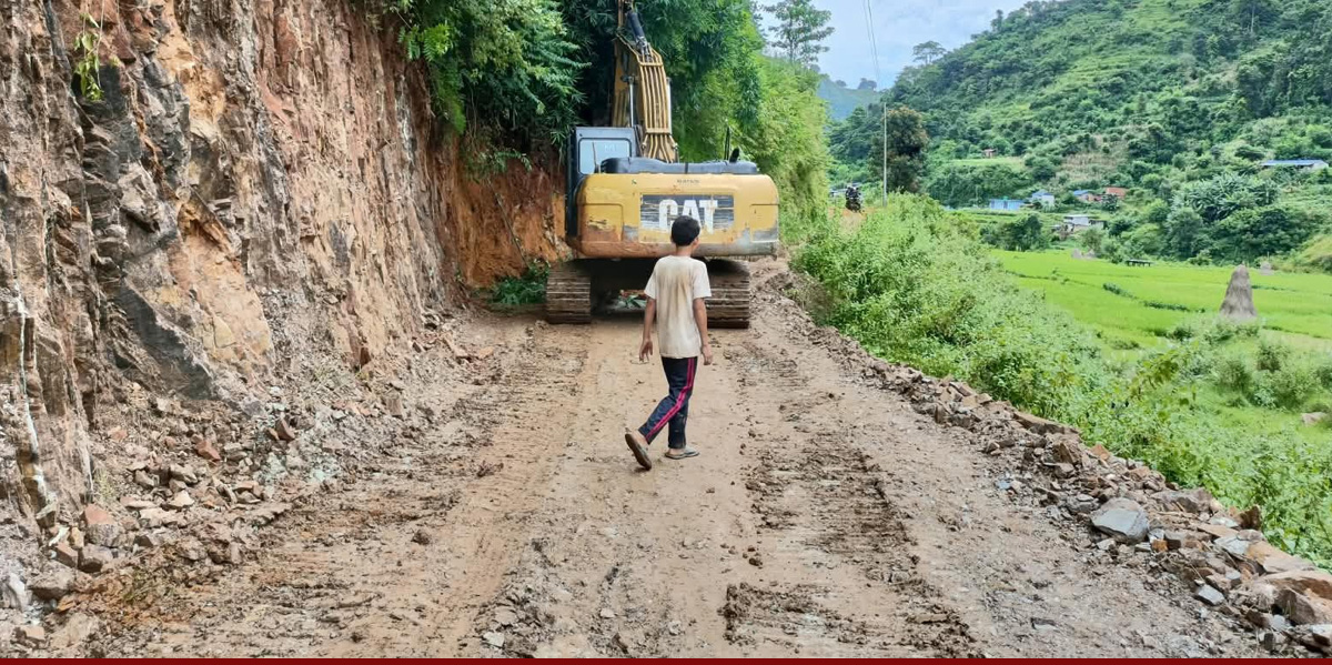 बाढीले अवरुद्ध सडकको विकल्पमा सडक डिभिजनद्वारा चारवटा वैकल्पिक मार्ग सञ्चालन