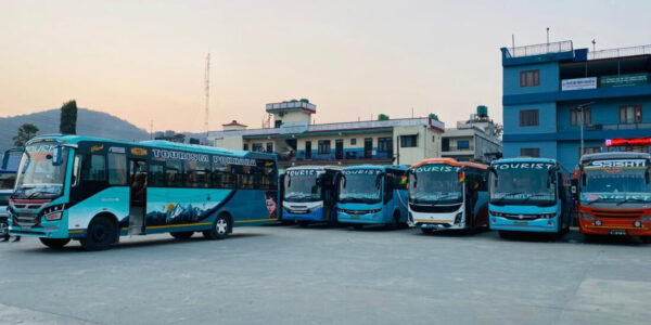कृष्णभीरमा सडक भत्किएपछि पर्यटक बस सेवा ठप्प