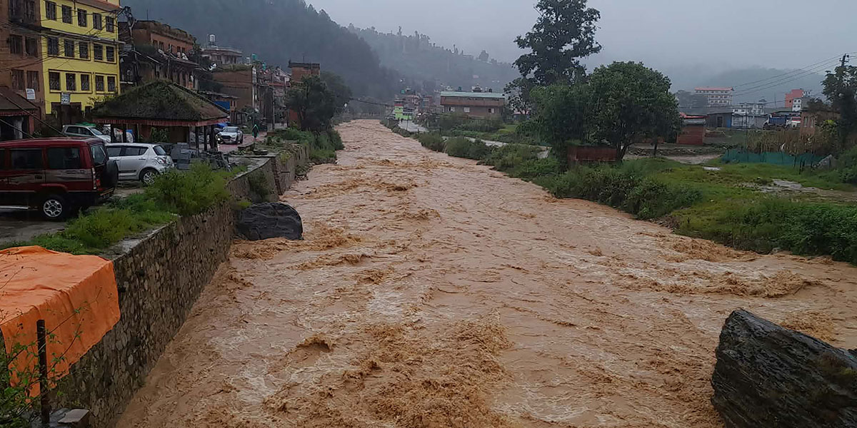 देशभर वर्षाको असर : राजमार्ग बन्द, रात्रि यात्रा रोक, पर्वतारोहण स्थगित (तस्बिरहरूसहित)