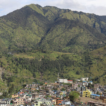 लगातार वर्षापछि सुधारियो मौसम : खुले बजार र विद्यालय, चल्न थाले गाडी