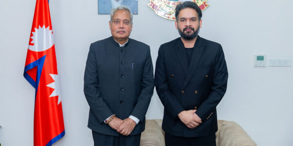 प्रधानमन्त्री शाहसँग भारतीय राजदूत श्रीवास्तवले गरे बिदाइ भेट