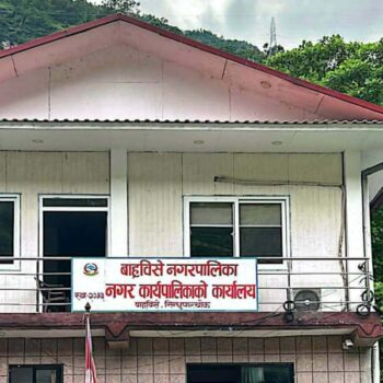 बाढीमा बाह्रबिसेका ६१ जना बेपत्ता, पीडित परिवारलाई एक लाख १५ हजार राहत