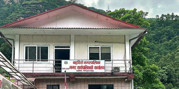 बाढीमा बाह्रबिसेका ६१ जना बेपत्ता, पीडित परिवारलाई एक लाख १५ हजार राहत