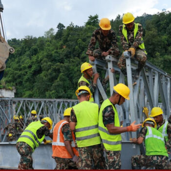 पूर्वाधार पुनर्निर्माणमा सेना,तादी नदीमा ६० मिटरको एक्रो ब्रिज निर्माण,अवरुद्ध सडक खुलाइँदै