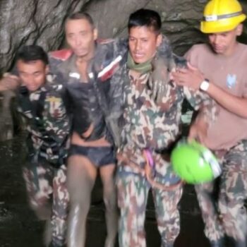 भोटेकोशी बाढी : ११ दिनपछि चिनियाँ नागरिकको जीवितै उद्धार