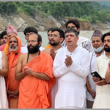 विपत्तिको अँध्यारोमा प्रार्थनाको उज्यालो [तस्बिरहरू]