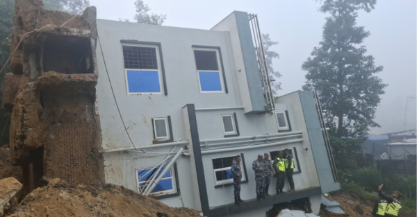 लगातारको वर्षाले जमिन गलेपछि ढल्यो ललितपुरमा दुईतले पक्की घर