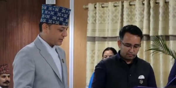 संसदीय विशेष समितिका सभापति पराजुलीले लिए शपथ