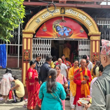 श्रीकृष्ण जन्माष्टमीमा कृष्ण मन्दिरमा भक्तजनको घुइँचो (तस्बिरहरू)
