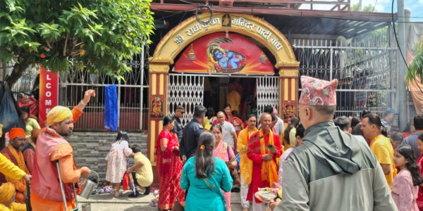 श्रीकृष्ण जन्माष्टमीमा कृष्ण मन्दिरमा भक्तजनको घुइँचो (तस्बिरहरू)