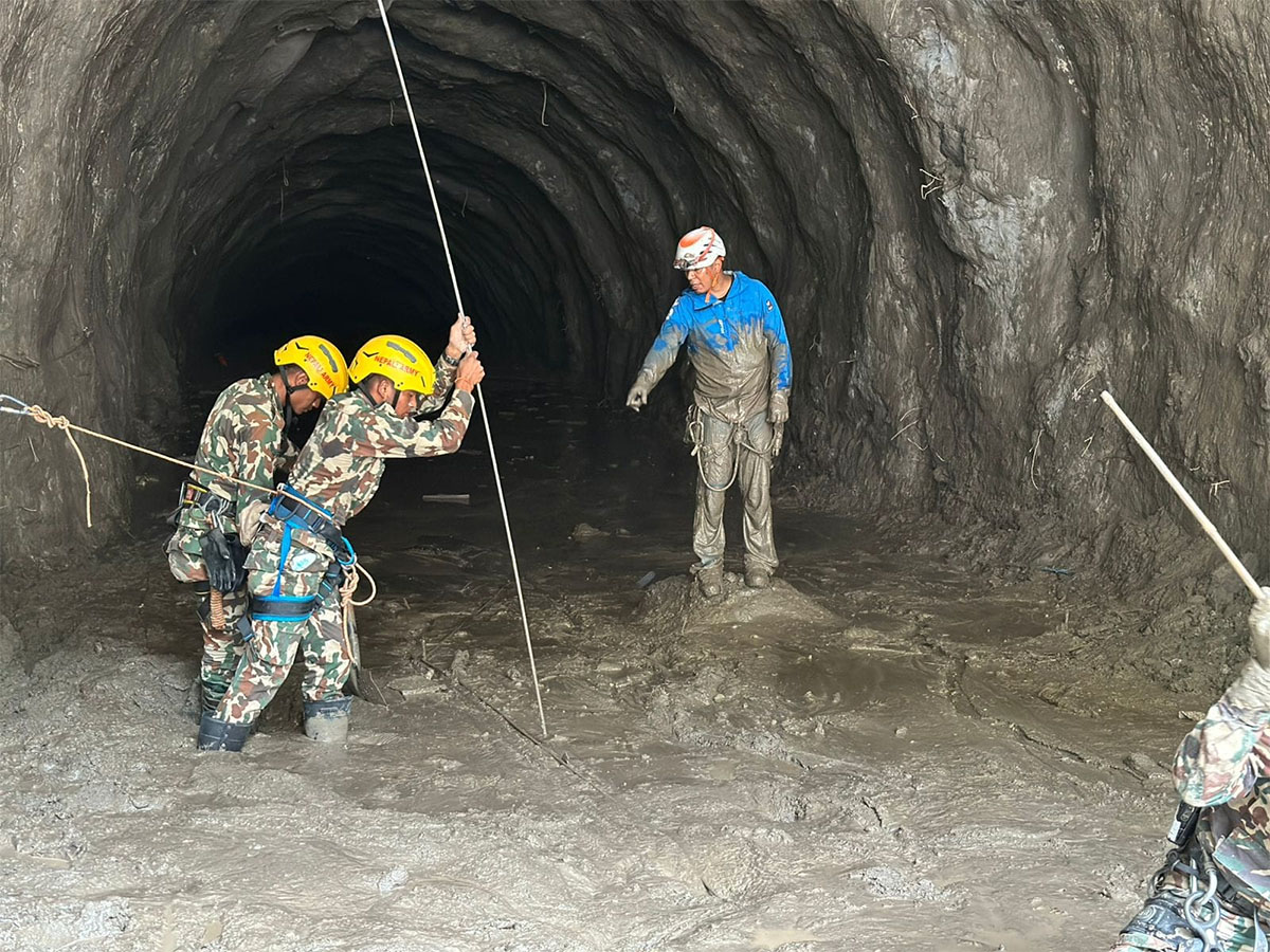 रसुवा बाढी : टनेल उद्धारमा निरन्तर प्रयास, ९ हजारभन्दा बढी सेना परिचालन
