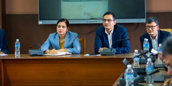 आमालाई ६ महिना, बुबालाई ४२ दिन प्रसूति स्याहार बिदा प्रस्ताव