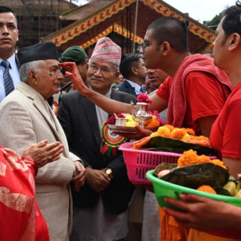 राष्ट्रपतिद्वारा पाटन कृष्ण मन्दिरमा पूजाआरधना