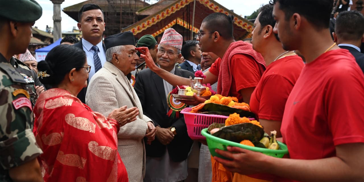 राष्ट्रपतिद्वारा पाटन कृष्ण मन्दिरमा पूजाआरधना