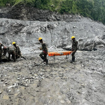 भोटेकोशी बाढीमा ज्यान गुमाएकाको मुक्तिको कामनासहित त्रिवेणी धाममा पाठपारायण
