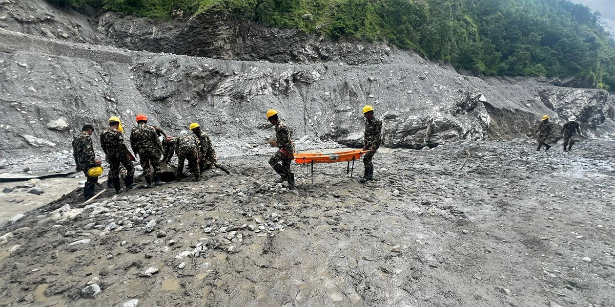 भोटेकोशी बाढीमा ज्यान गुमाएकाको मुक्तिको कामनासहित त्रिवेणी धाममा पाठपारायण
