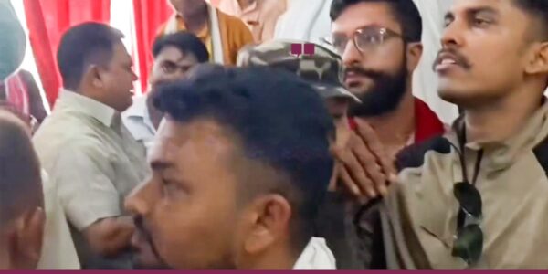 सिरहामा कार्यक्रमको बीचबाटै किन बाहिरिए शिक्षामन्त्री?