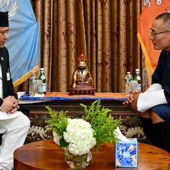 परराष्ट्रमन्त्री खनालद्वारा भुटानका प्रधानमन्त्री तोब्गेसँग भेटवार्ता