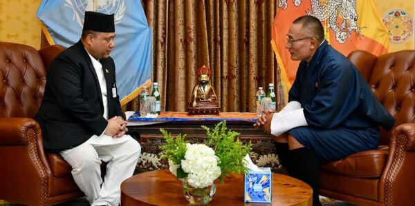 परराष्ट्रमन्त्री खनालद्वारा भुटानका प्रधानमन्त्री तोब्गेसँग भेटवार्ता